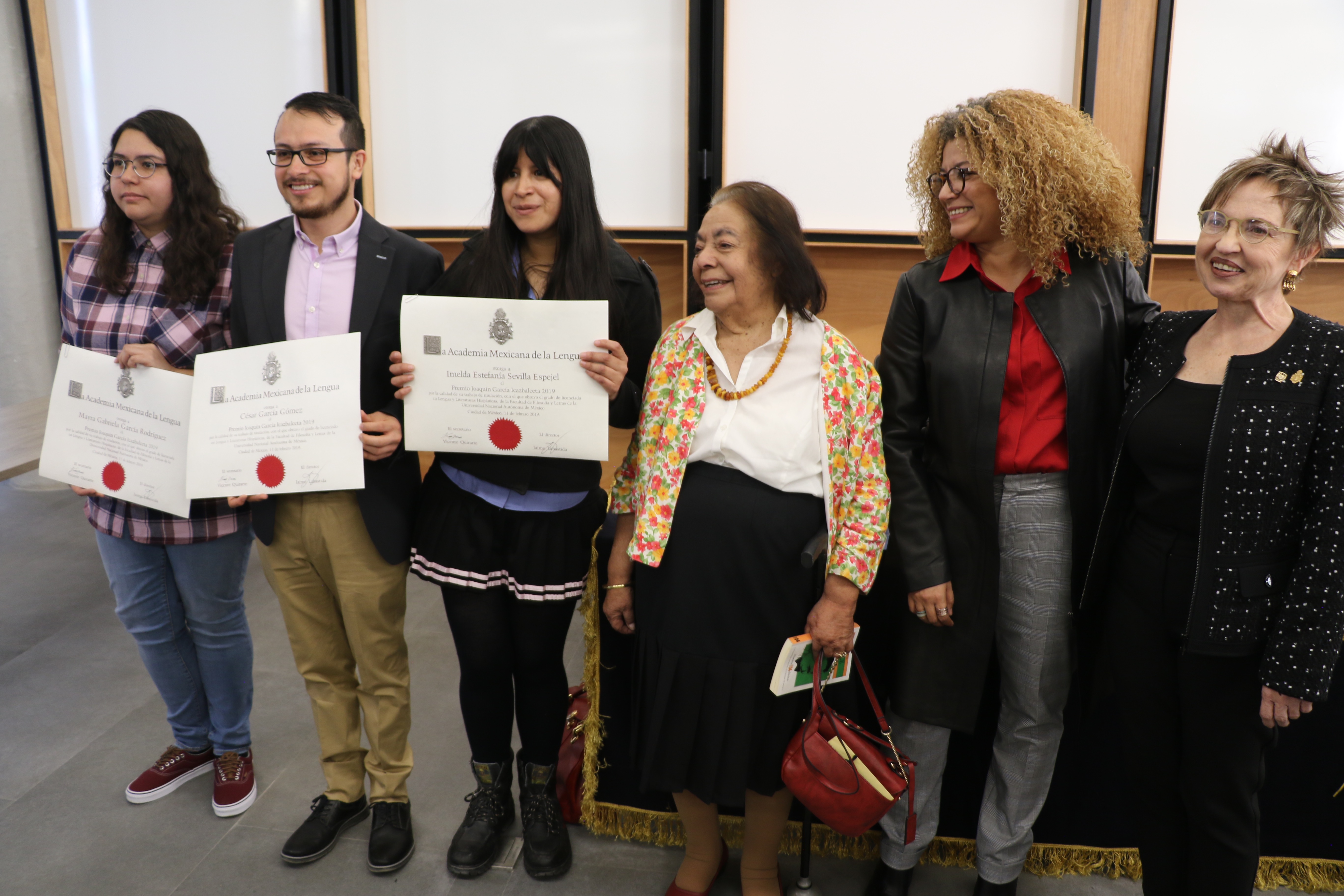 La Academia premia los mejores trabajos de titulación de Letras Hispánicas de la UNAM