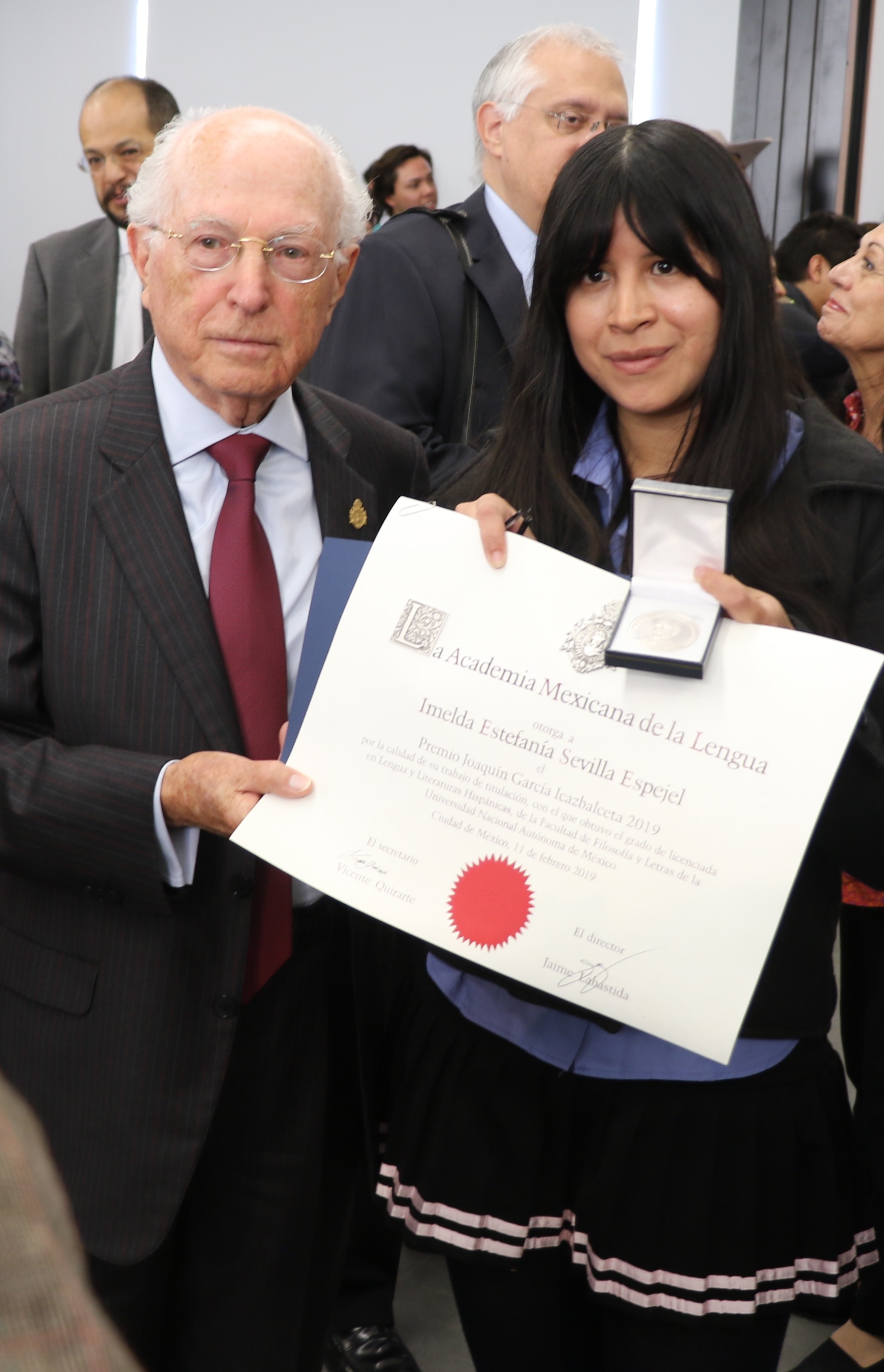 La Academia premia los mejores trabajos de titulación de Letras Hispánicas de la UNAM