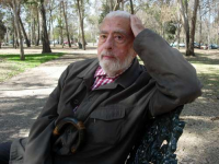 Gerardo Deniz, quien ha deslumbrado a generaciones de lectores, cumple 80 años y fue acompañado por Eduardo Lizalde, entre otros escritores